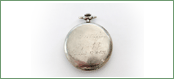 Zegarek kieszonkowy produkcji „A. Moser (rewers)<br/>
<br/>
Zegarek stanowił nagrodę w zawodach strzeleckich. Na kopercie wygrawerowany napis: „Za strzelanie III/ 42 p.p./ Osowiec. 12-VII-1930”.
