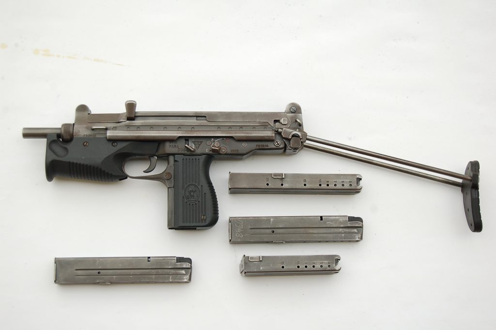 Rozłożony na części pistolet maszynowy PM-98 GLAUBERYT.