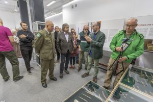 Autor oprowadza po wystawie