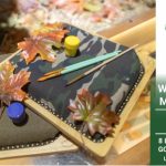 Akcesoria malarski z jesiennymi liśćmi