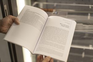 Pierwsza strona artykułu o mieczu średniowiecznym