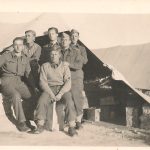 Czarno białe zdjęcie z żołnierzami