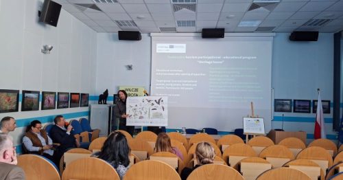 Publiczność na sali konferencyjnej.