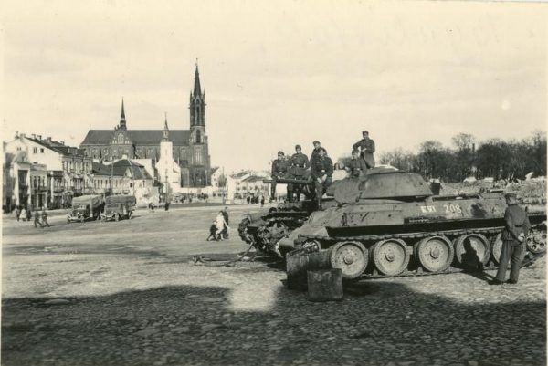 Żołnierze niemieccy na Rynku Kościuszki