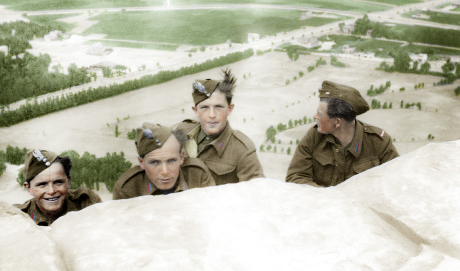 Żołnierze Pułku Ułanów Karpackich przed wyjazdem do Iraku, Egipt, 1942 rok. Fotografia ze zbiorów Muzeum Wojska w Białymstoku, nr inw. MWB/D/4565.